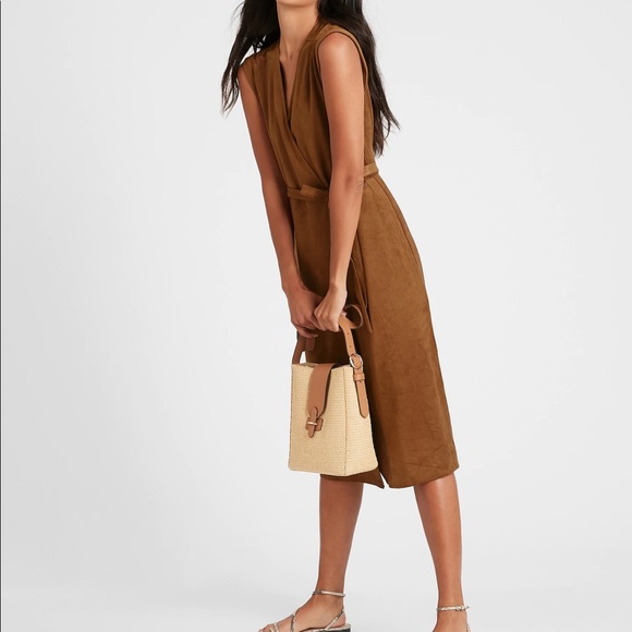 Banana republic vegan suede wrap dress in green. Size 6. NWT - Picture 2 of 7